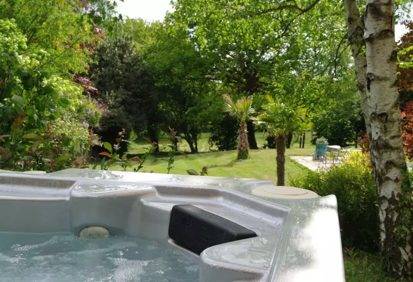 Aamiaismajoitus (B&B) Manoir Des Forges