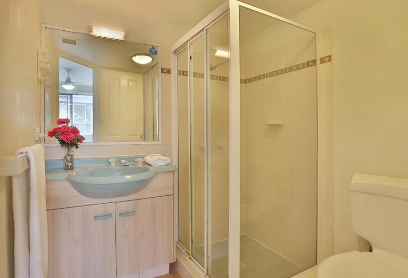 Отель K Resort Surfers Paradise Apartments