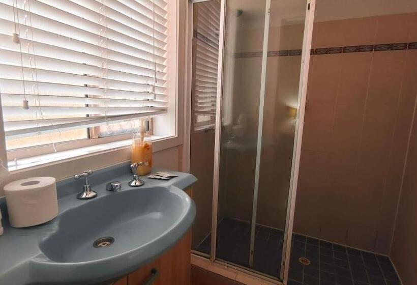 Отель K Resort Surfers Paradise Apartments