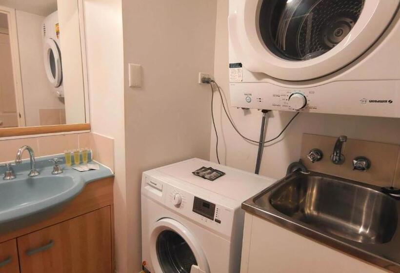 Отель K Resort Surfers Paradise Apartments