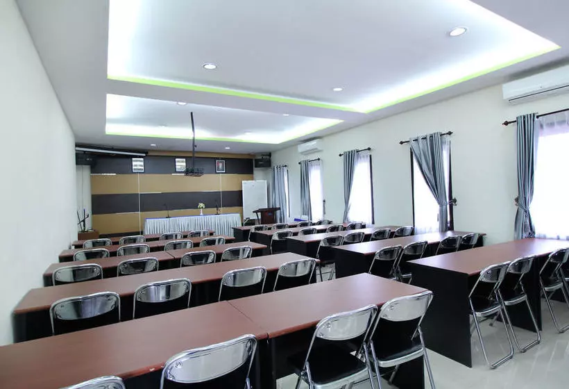ホテル Airy Mandonga Laute Tiga 48 Kendari