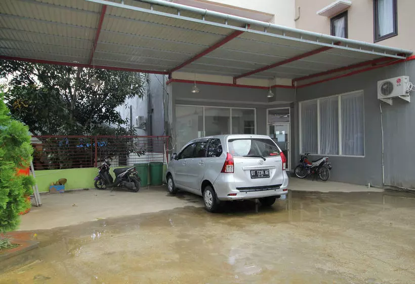 ホテル Airy Mandonga Laute Tiga 48 Kendari