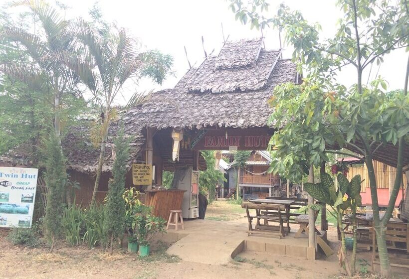 בית מלון כפרי Family Hut Pai