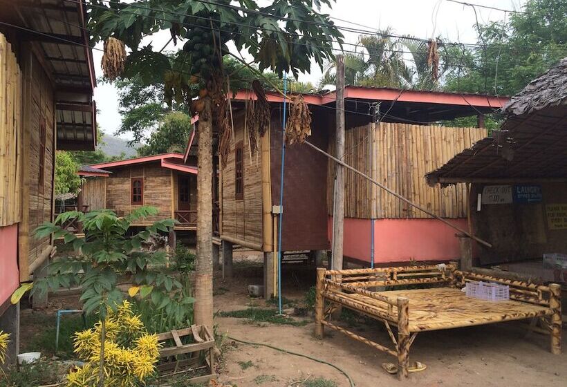 בית מלון כפרי Family Hut Pai