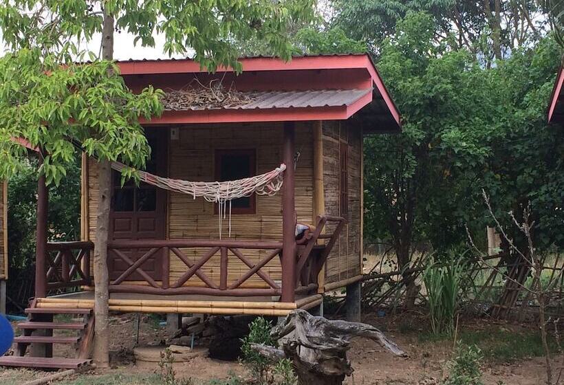 בית מלון כפרי Family Hut Pai