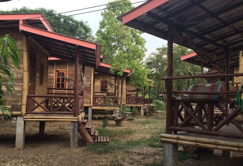בית מלון כפרי Family Hut Pai