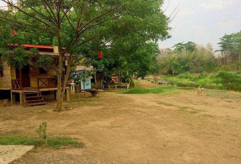 בית מלון כפרי Family Hut Pai