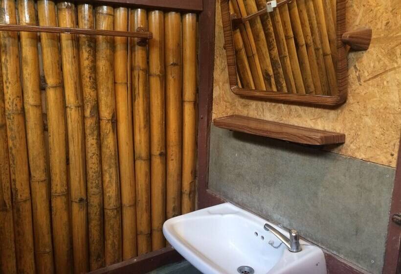 בית מלון כפרי Family Hut Pai