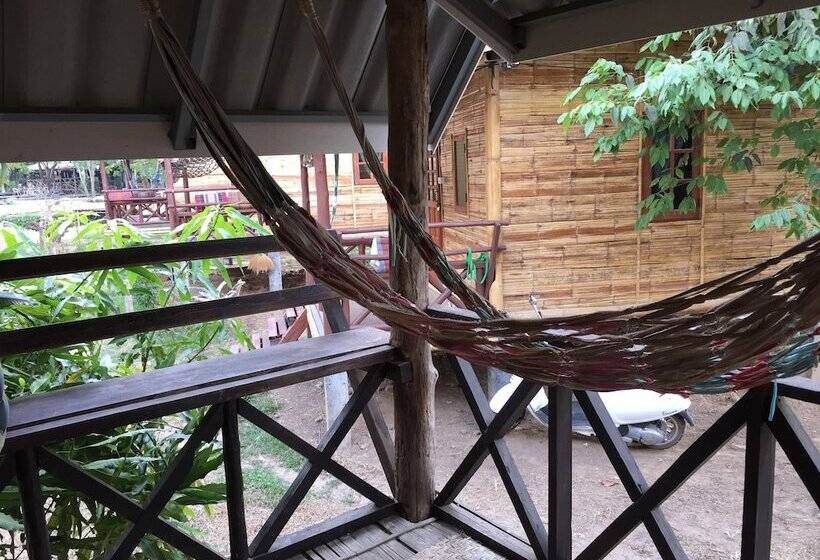 בית מלון כפרי Family Hut Pai