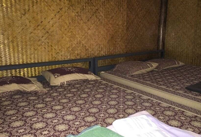 בית מלון כפרי Family Hut Pai