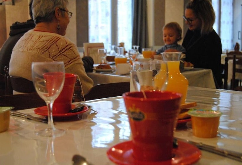 Отель Hôtel De Genève