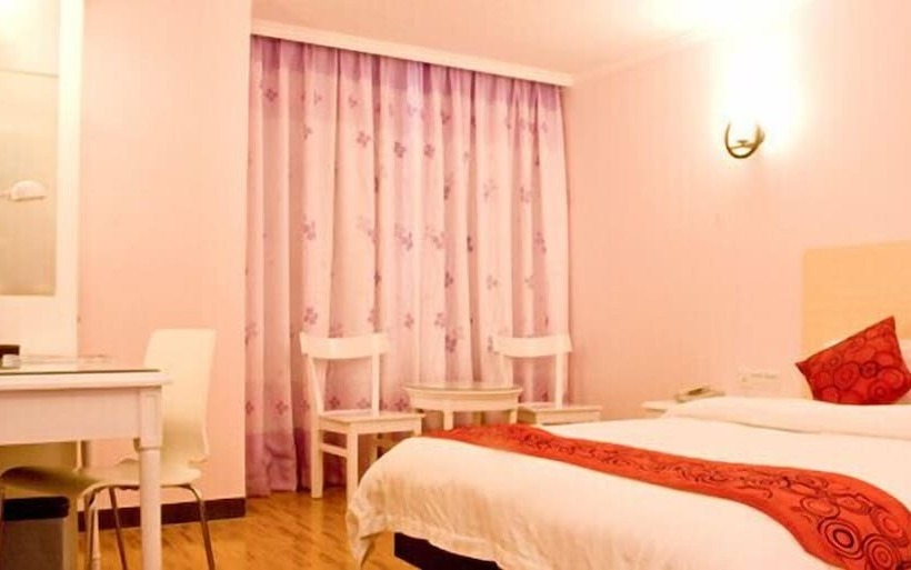 בית מלון כפרי Ln White House