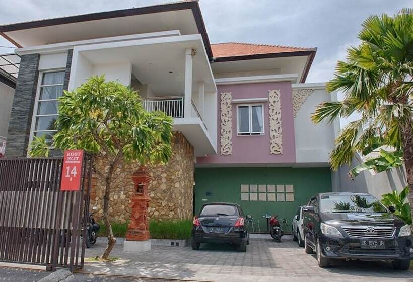 Отель Reddoorz @ Tukad Asahan