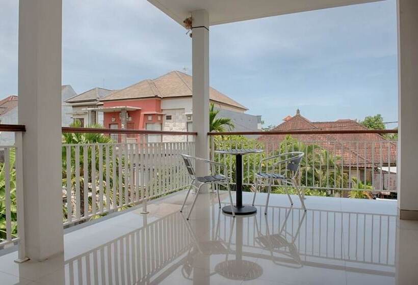 Отель Reddoorz @ Tukad Asahan