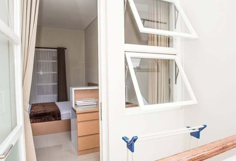 Отель Reddoorz @ Tukad Asahan