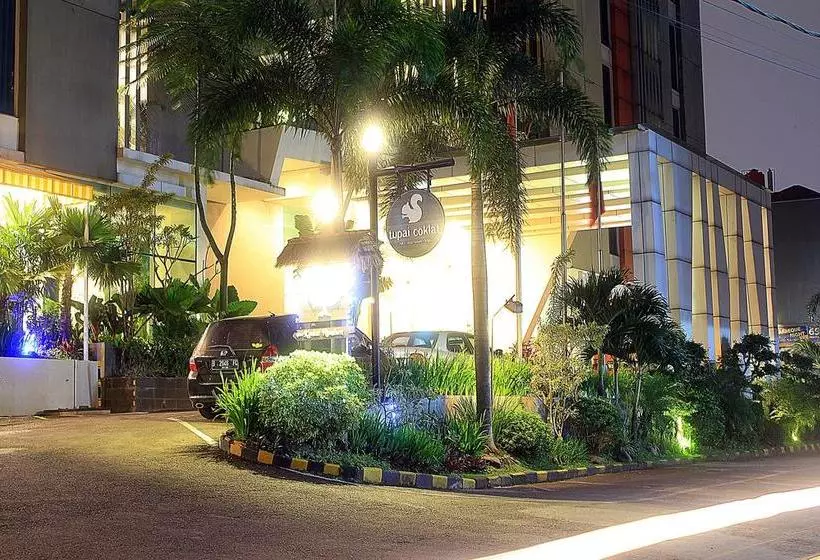 Hotelli Zen Premium Setrawangi Raya