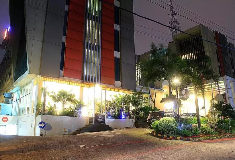 Hotelli Zen Premium Setrawangi Raya