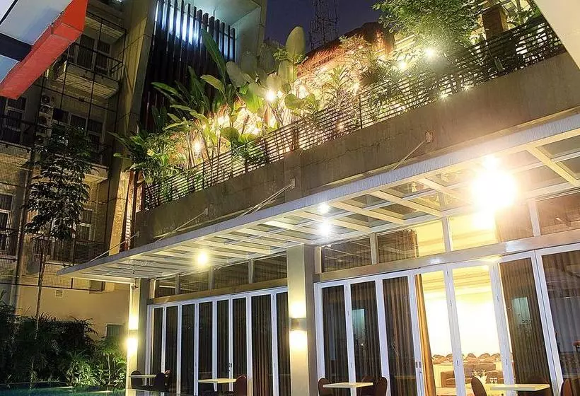 Hotelli Zen Premium Setrawangi Raya