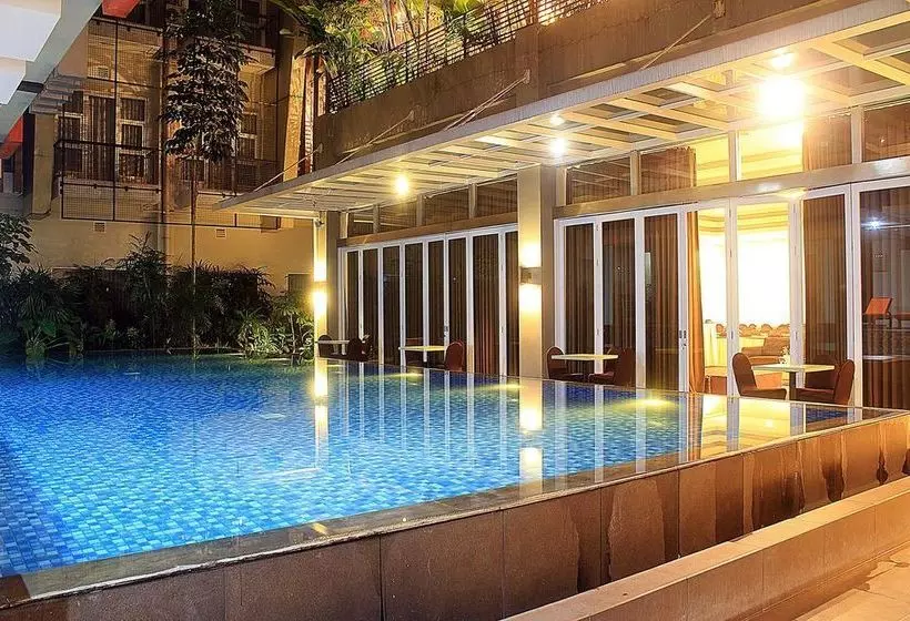 Hotelli Zen Premium Setrawangi Raya