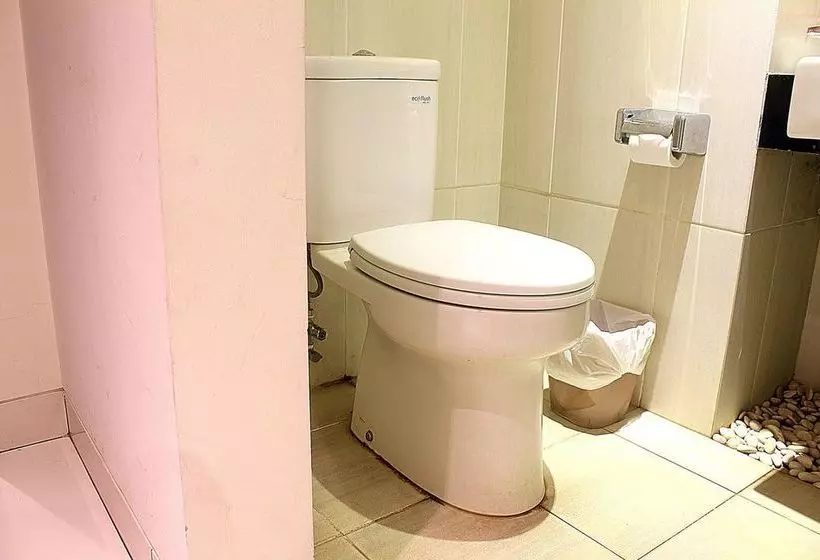Hotelli Zen Premium Setrawangi Raya