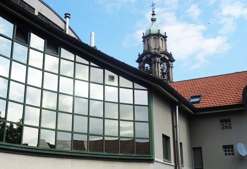 Victoria Royal Garden