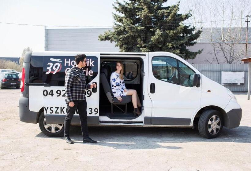 هتل Ik Okęcie 39   Nocleg I Parking Blisko Lotnisko Okęcie