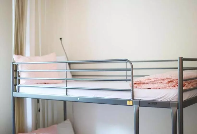 Hotelli Ik Okęcie 39 Nocleg I Parking Blisko Lotnisko Okęcie