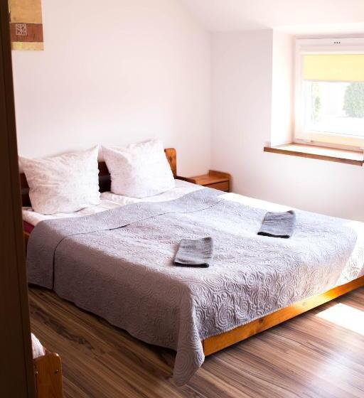 هتل Ik Okęcie 39   Nocleg I Parking Blisko Lotnisko Okęcie