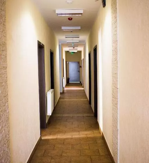 Hotelli Ik Okęcie 39 Nocleg I Parking Blisko Lotnisko Okęcie