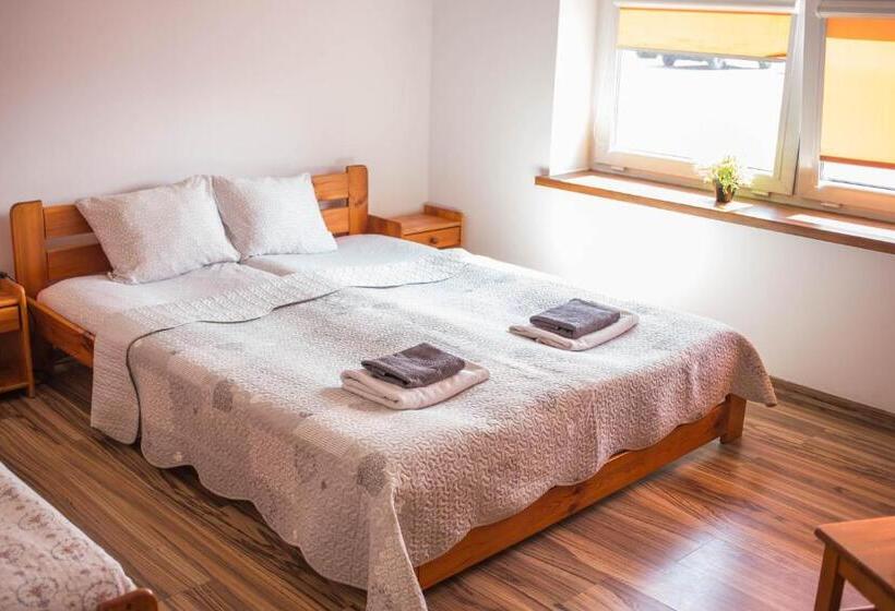 هتل Ik Okęcie 39   Nocleg I Parking Blisko Lotnisko Okęcie