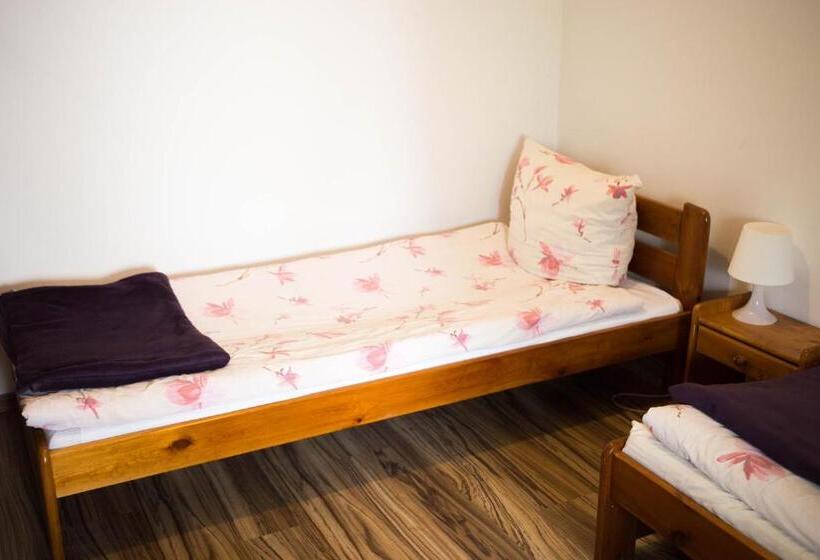 هتل Ik Okęcie 39   Nocleg I Parking Blisko Lotnisko Okęcie