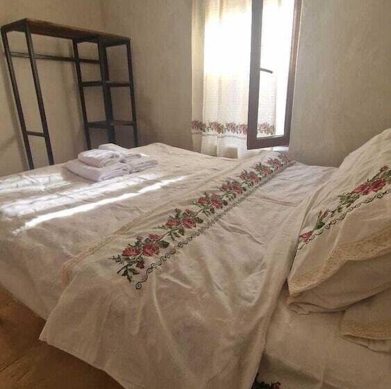 تختخواب و صبحانه King Solomon Palace