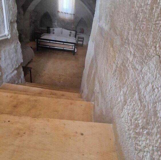 تختخواب و صبحانه King Solomon Palace