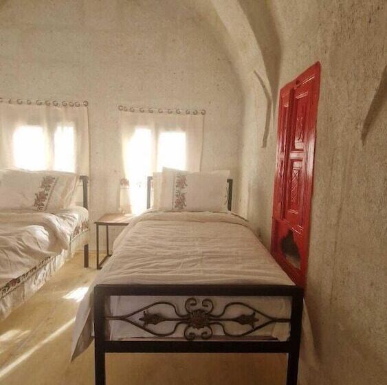 تختخواب و صبحانه King Solomon Palace