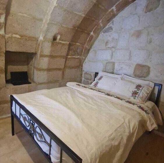 تختخواب و صبحانه King Solomon Palace