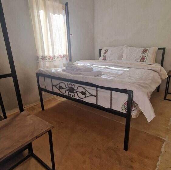 تختخواب و صبحانه King Solomon Palace