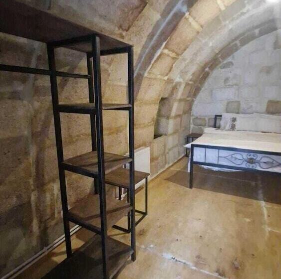 تختخواب و صبحانه King Solomon Palace