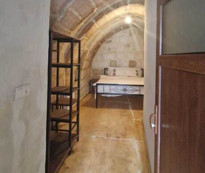 تختخواب و صبحانه King Solomon Palace