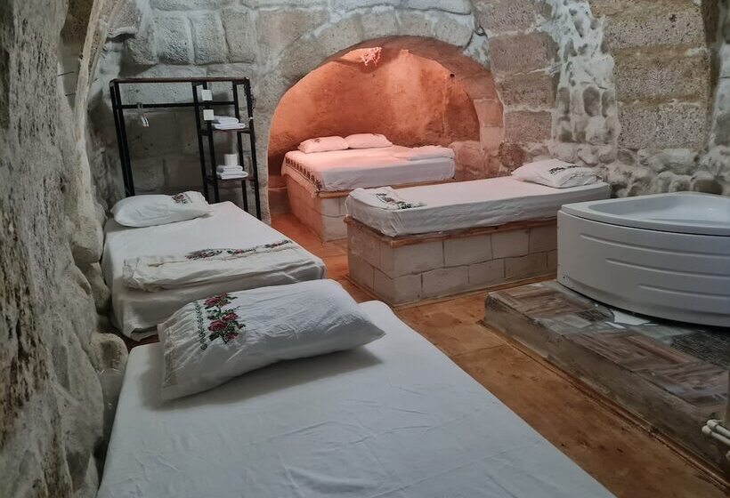 تختخواب و صبحانه King Solomon Palace