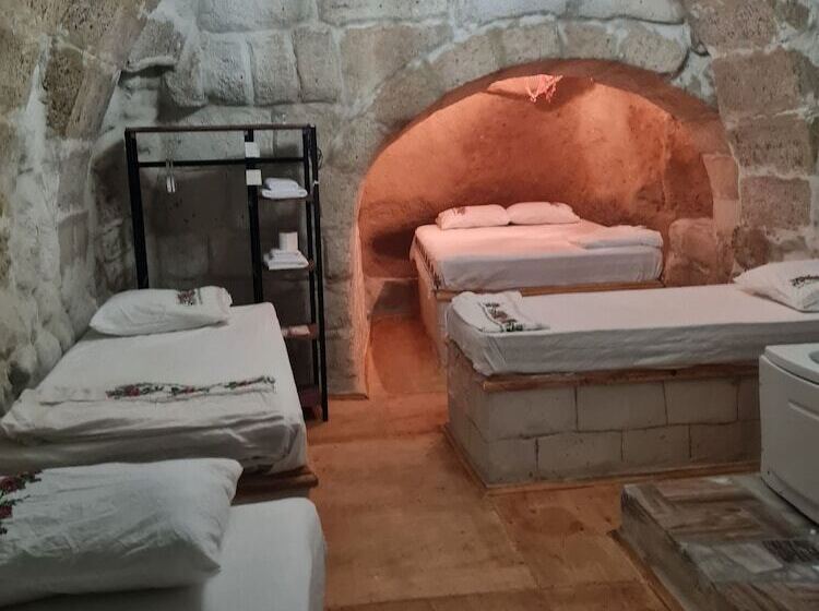 تختخواب و صبحانه King Solomon Palace