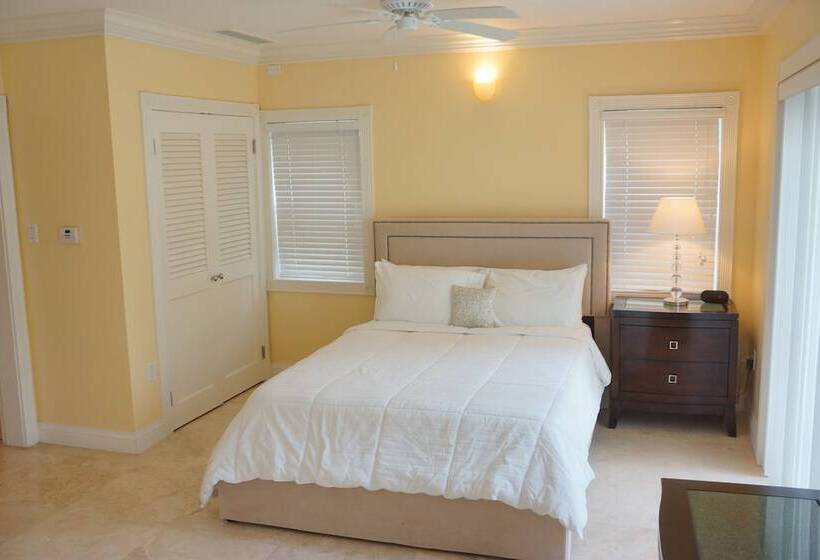 هتل The Hamilton Beach Villas & Spa