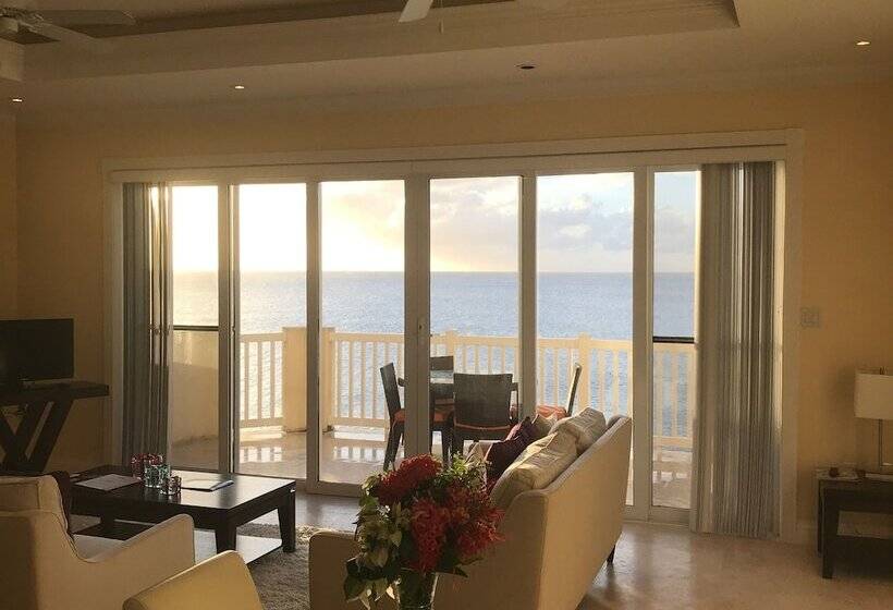 هتل The Hamilton Beach Villas & Spa