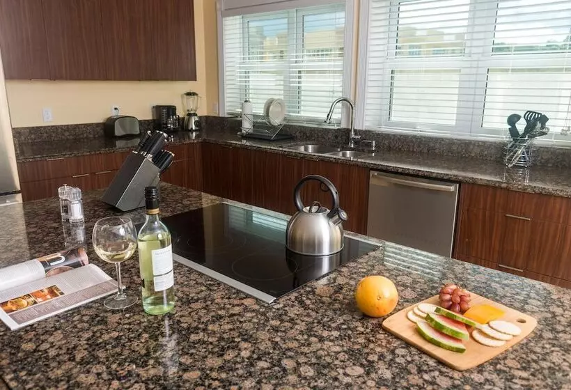 هتل The Hamilton Beach Villas & Spa