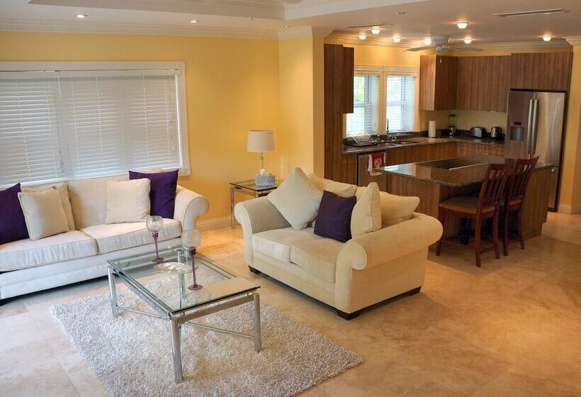 هتل The Hamilton Beach Villas & Spa