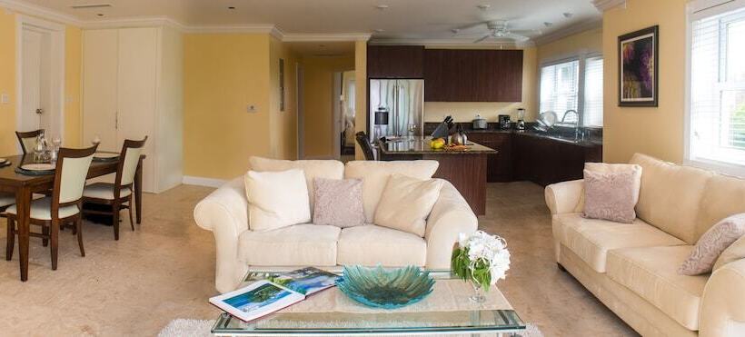 هتل The Hamilton Beach Villas & Spa