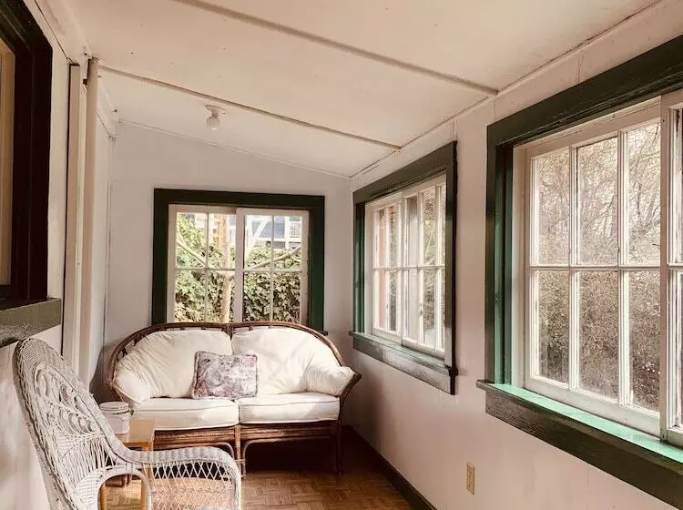 پانسیون Towle House 1006