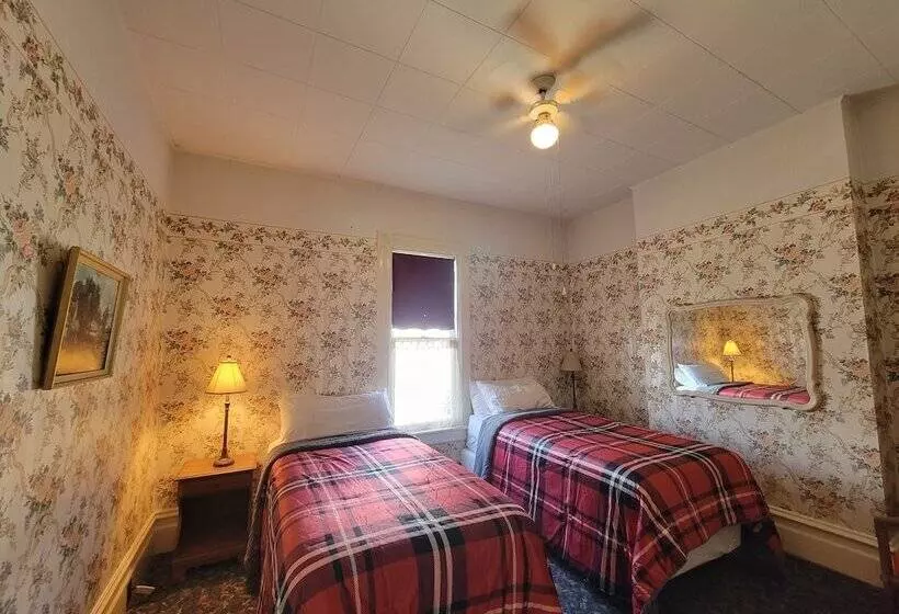 پانسیون Towle House 1006