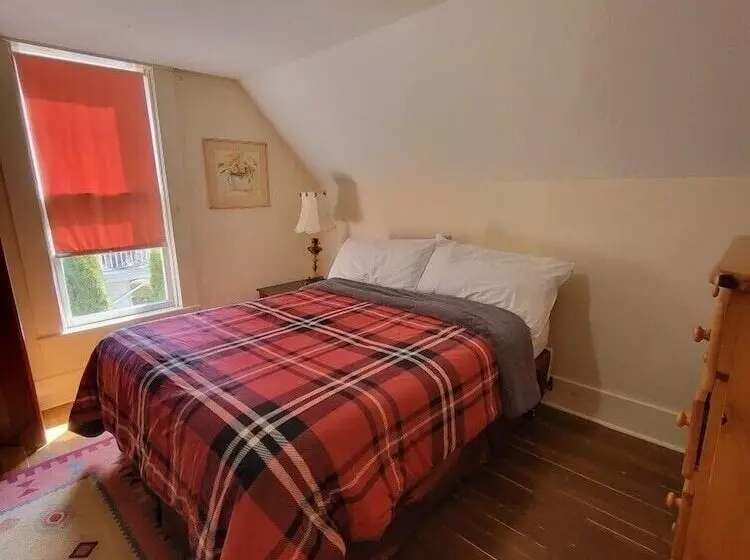 پانسیون Towle House 1006