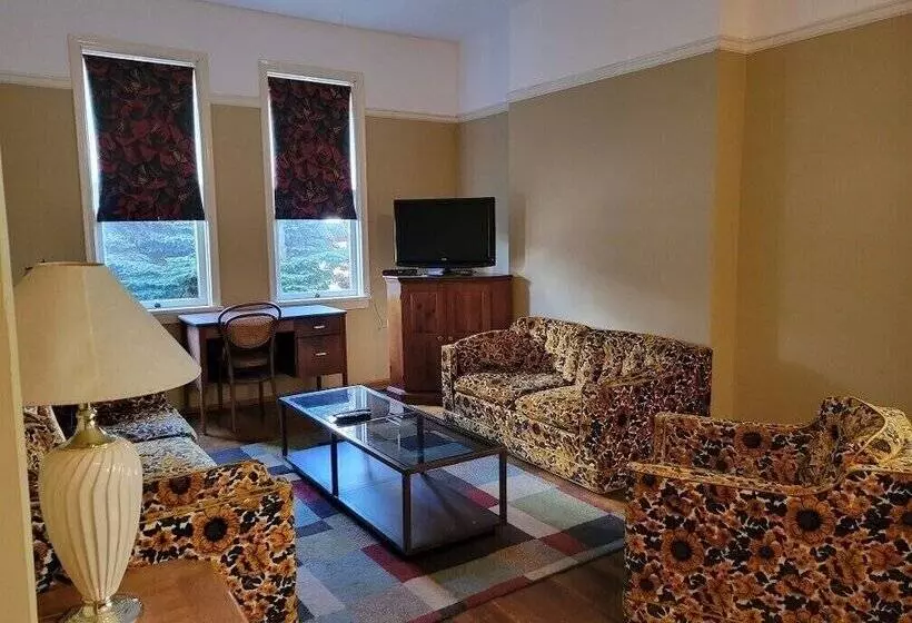 پانسیون Towle House 1006