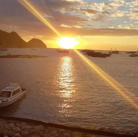Bajo Sunset Hostel